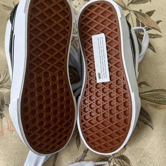 Vans kids black and white lace up shoes size 1 - Picture 5 of 6